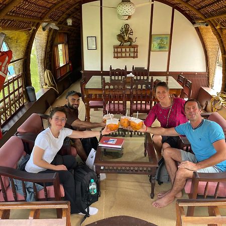 Thara'S Houseboat Hotel Alappuzha Exterior photo